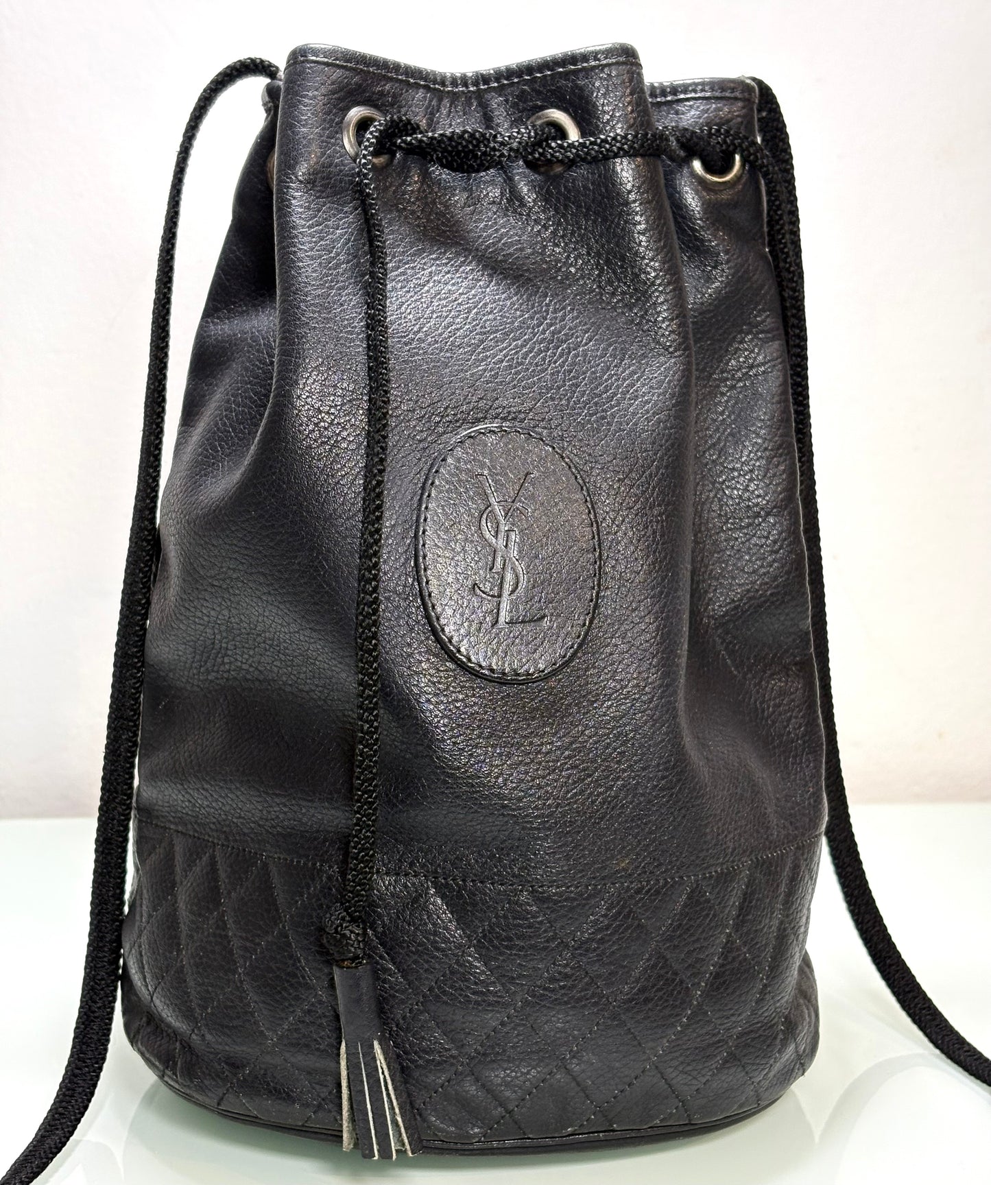 Yves Saint Laurent bucket leather bag noire