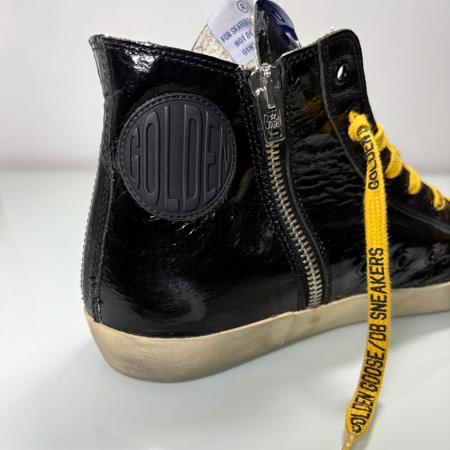 Golden Goose Francy pelle nera lucida e lacci gialli 39