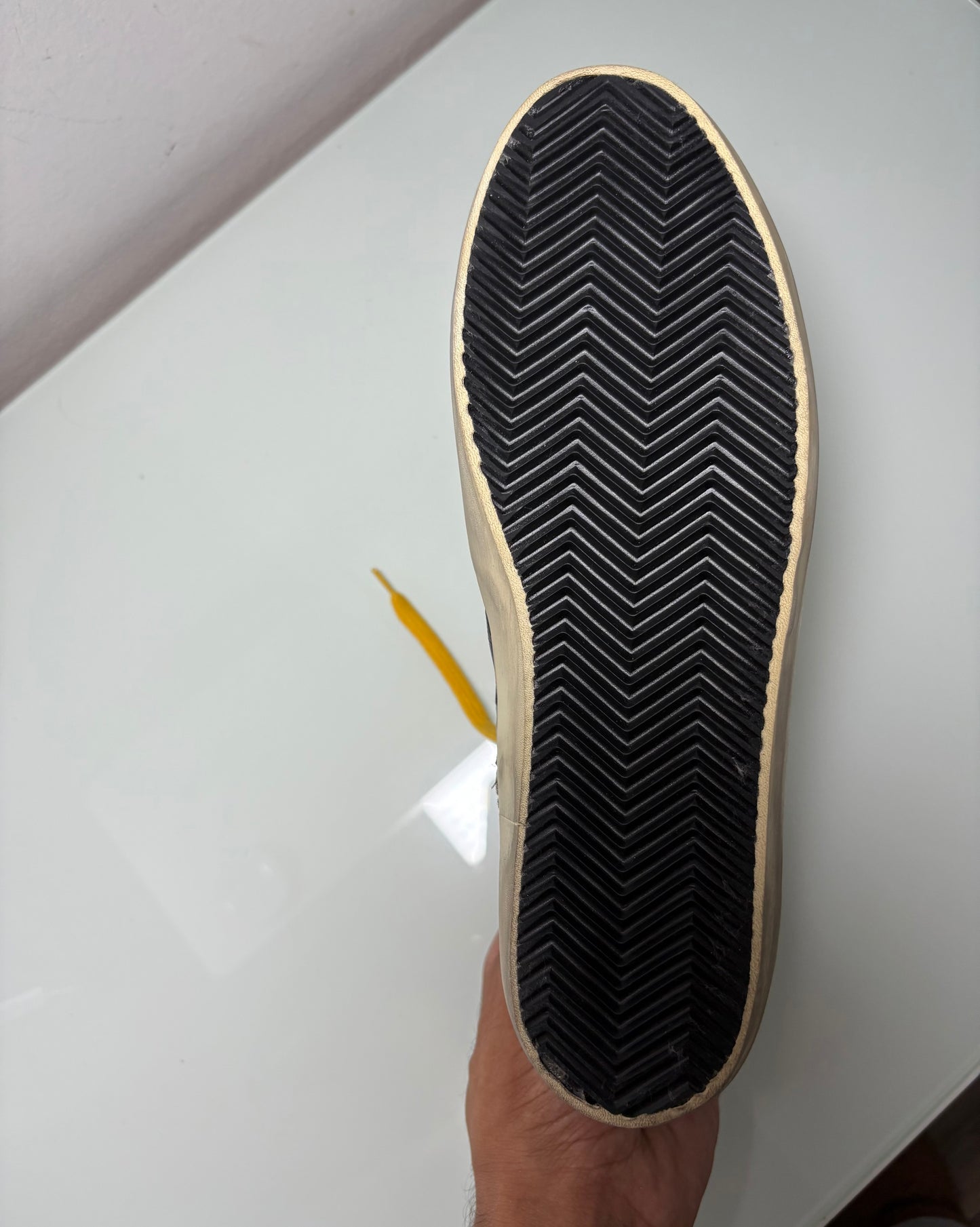Golden Goose Francy pelle nera lucida e lacci gialli 39