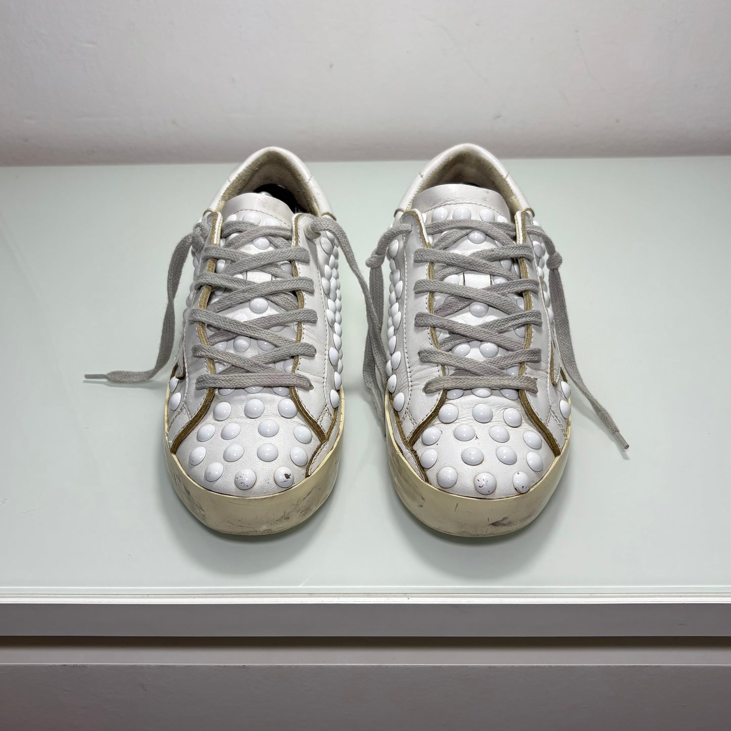 Golden goose superstar bianche con borchie bianche 37