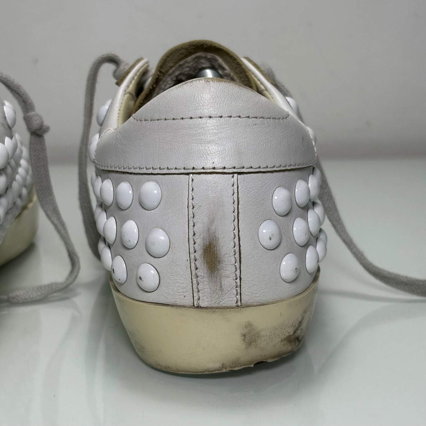 Golden goose superstar bianche con borchie bianche 37