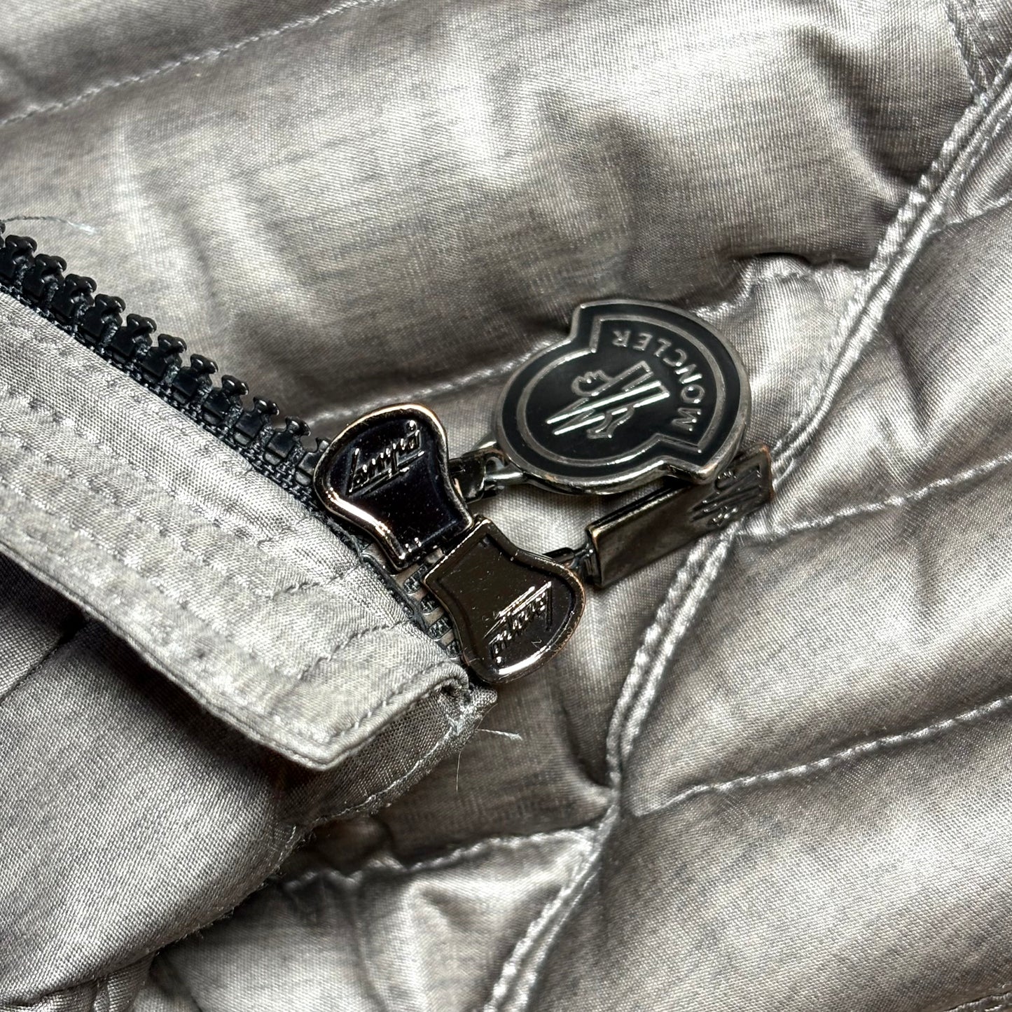 Moncler Suisse Grigio taglia 2 (M)