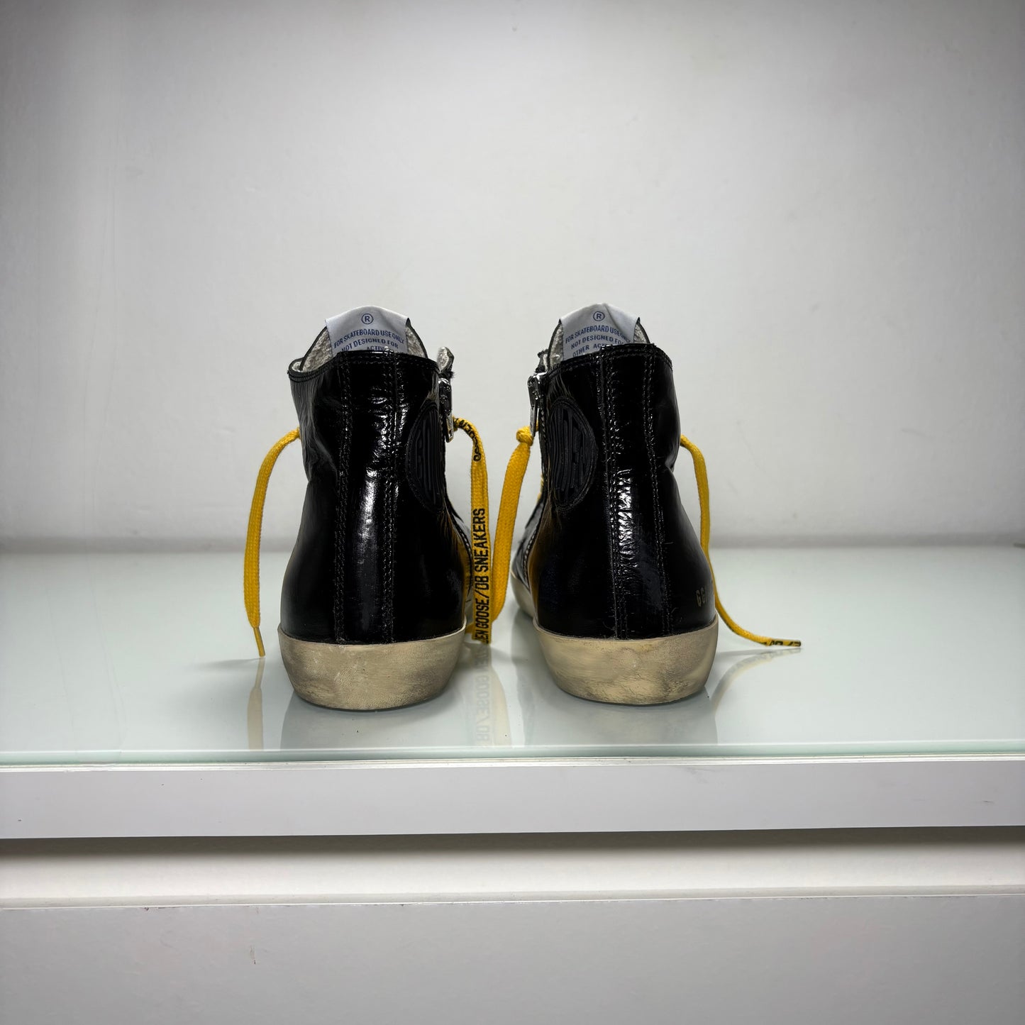 Golden Goose Francy pelle nera lucida e lacci gialli 39