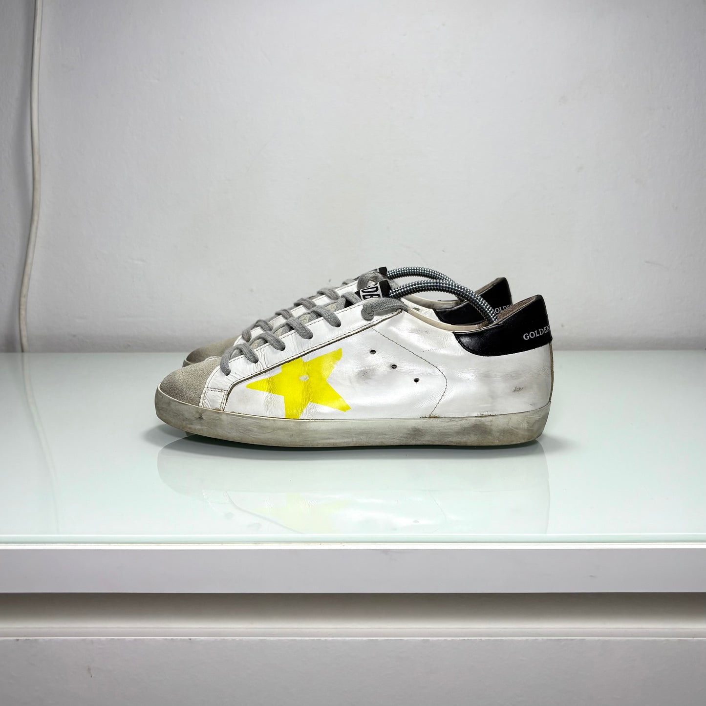 Golden goose superstar in pelle bianche e stella gialla 38