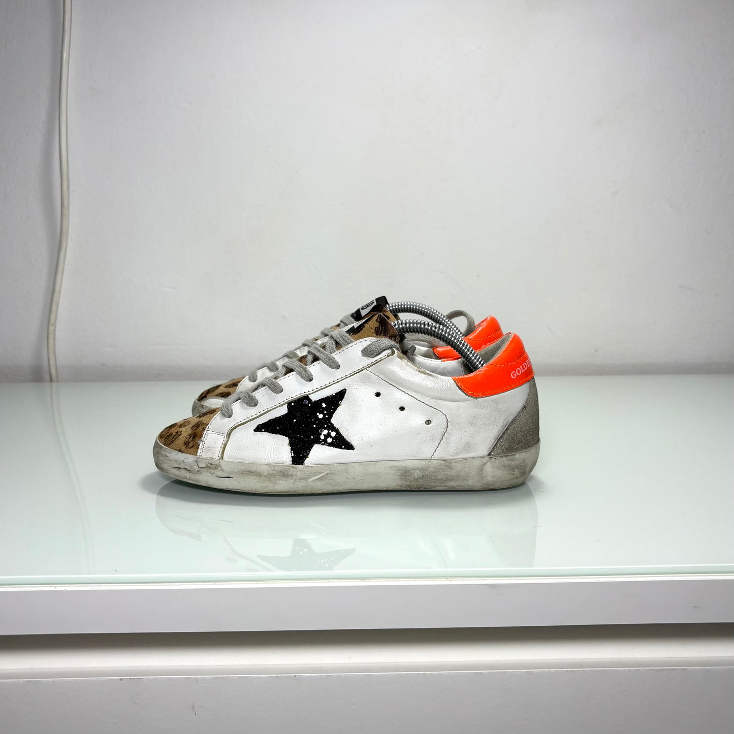 Golden goose superstar bianche tallone arancio e stella nera brillantinata 35