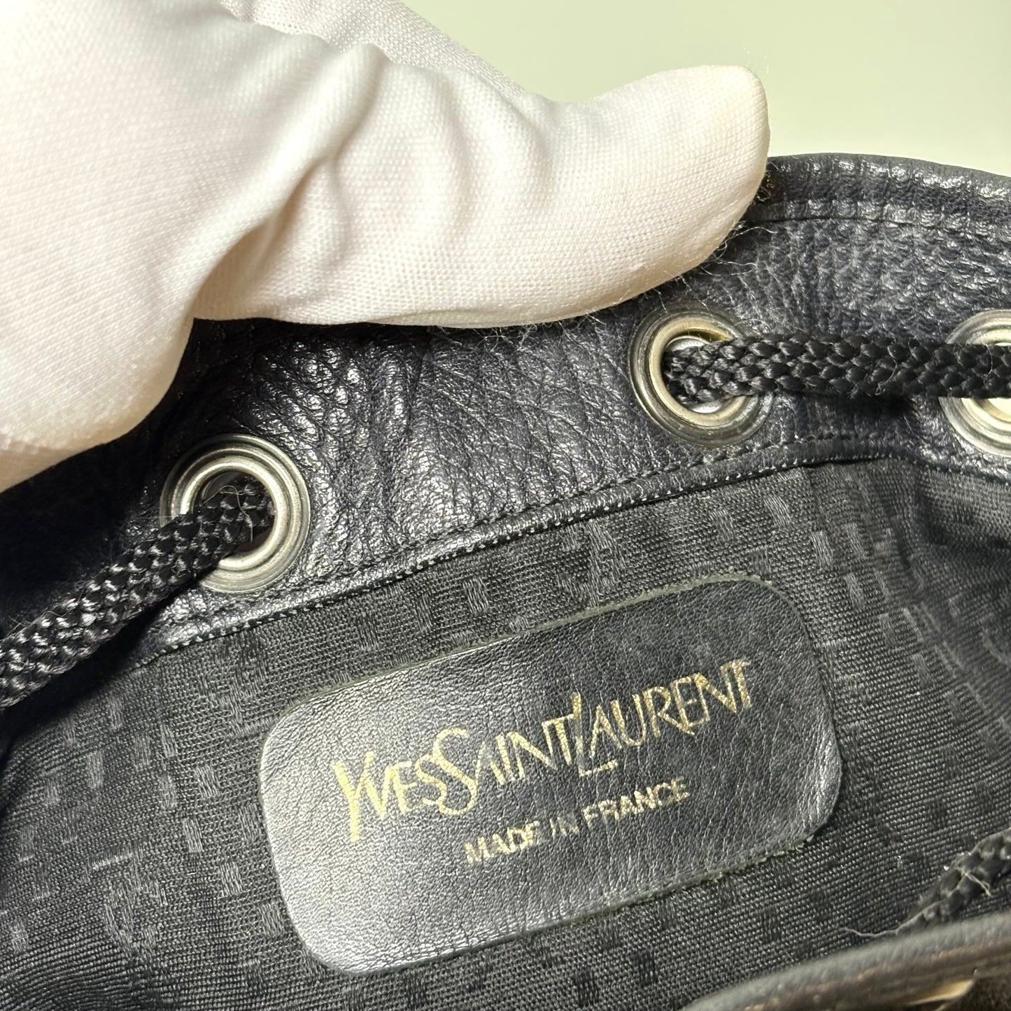 Yves Saint Laurent bucket leather bag noire