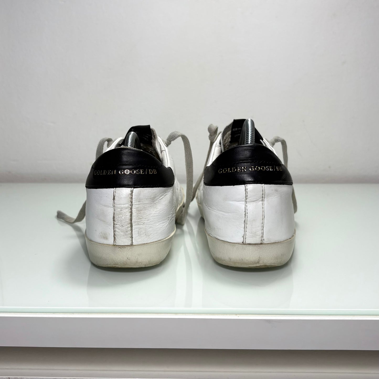 Golden goose Superstar bianco con tallone nero e scritta oro 41