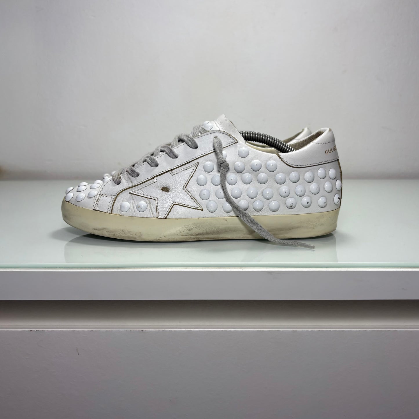 Golden goose superstar bianche con borchie bianche 37
