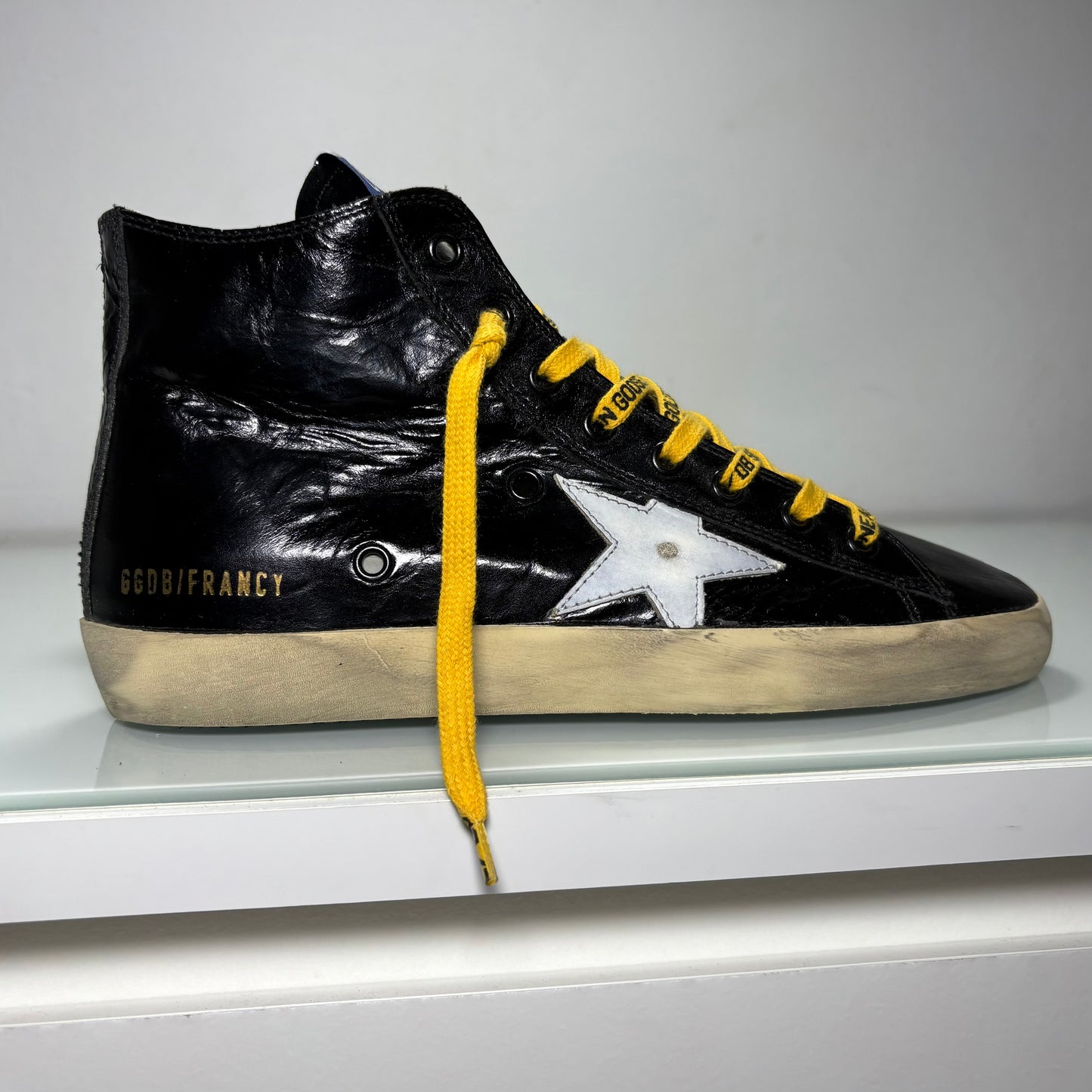 Golden Goose Francy pelle nera lucida e lacci gialli 39
