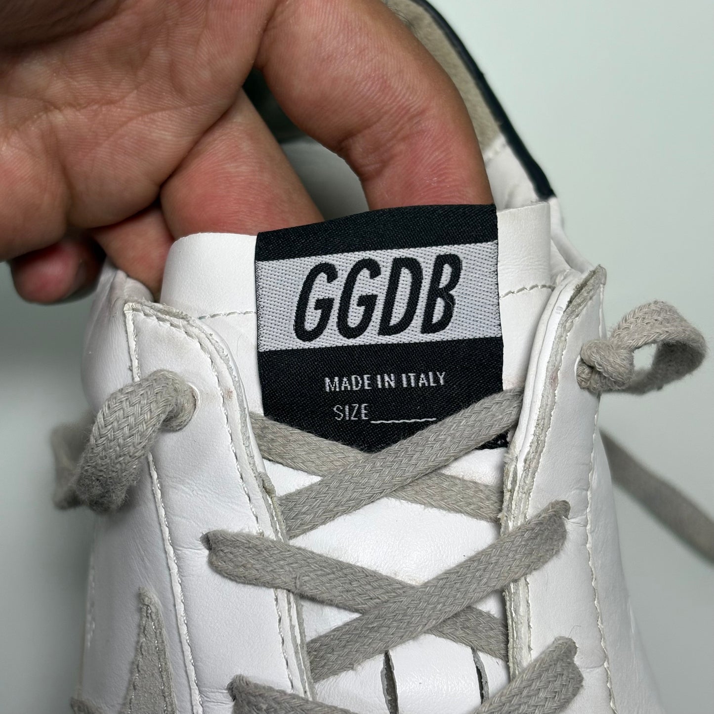 Golden goose Superstar bianco con tallone nero e scritta oro 41