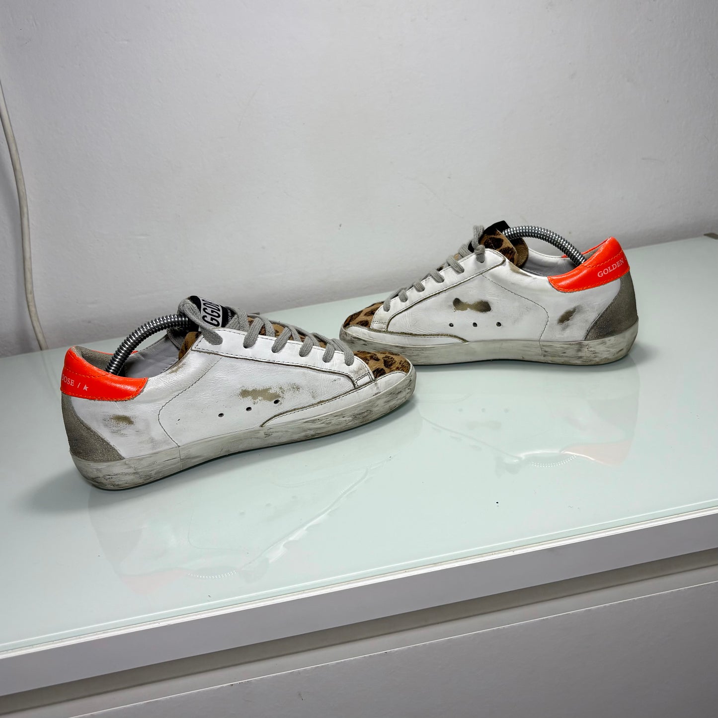 Golden goose superstar bianche tallone arancio e stella nera brillantinata 35