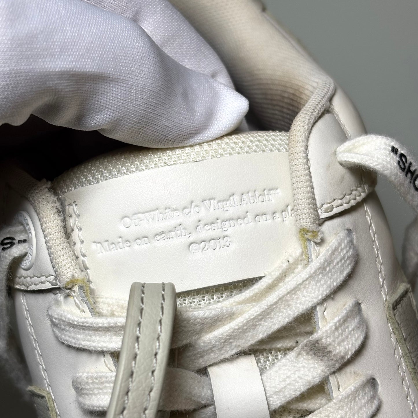 Off white out of office bianco e grigio 42