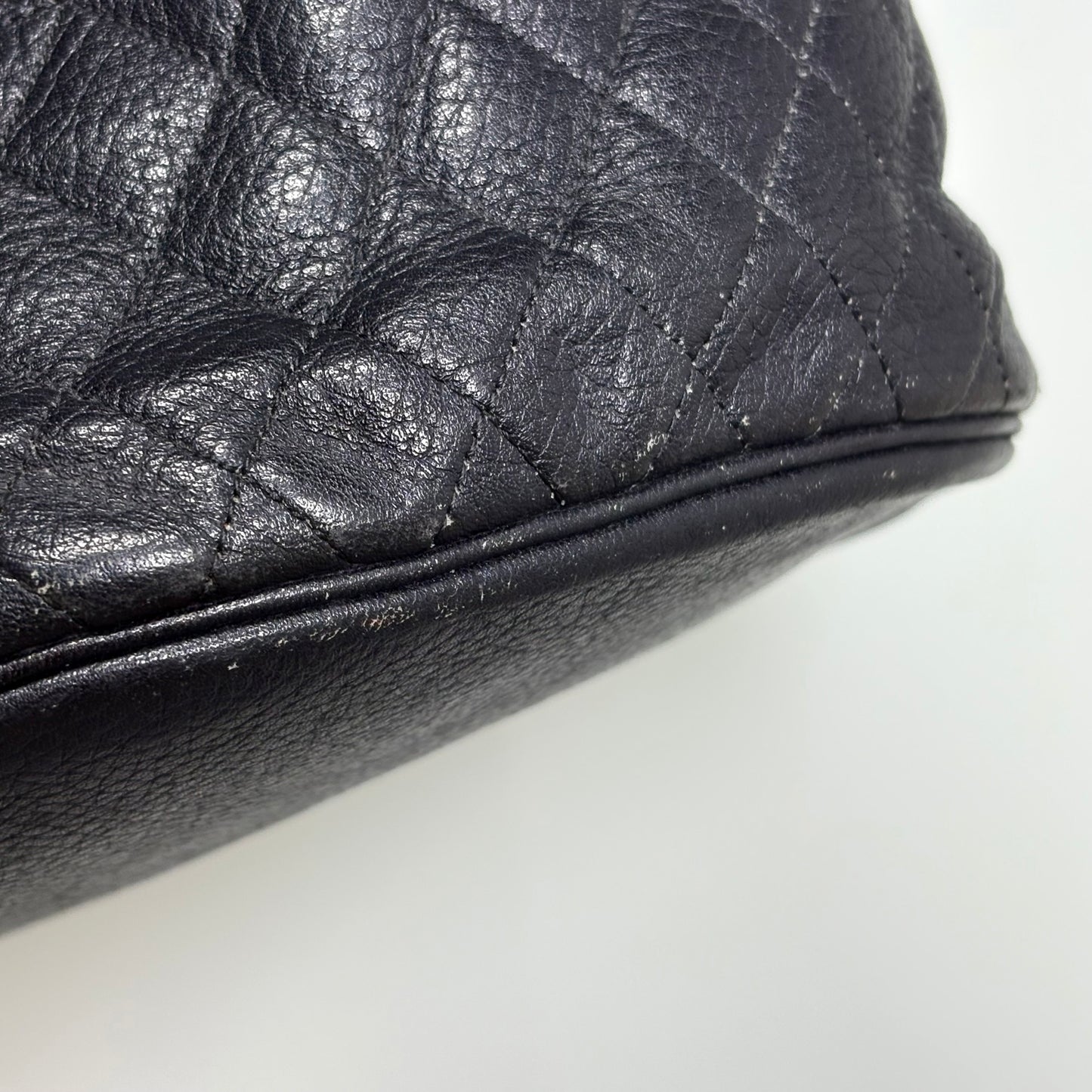 Yves Saint Laurent bucket leather bag noire