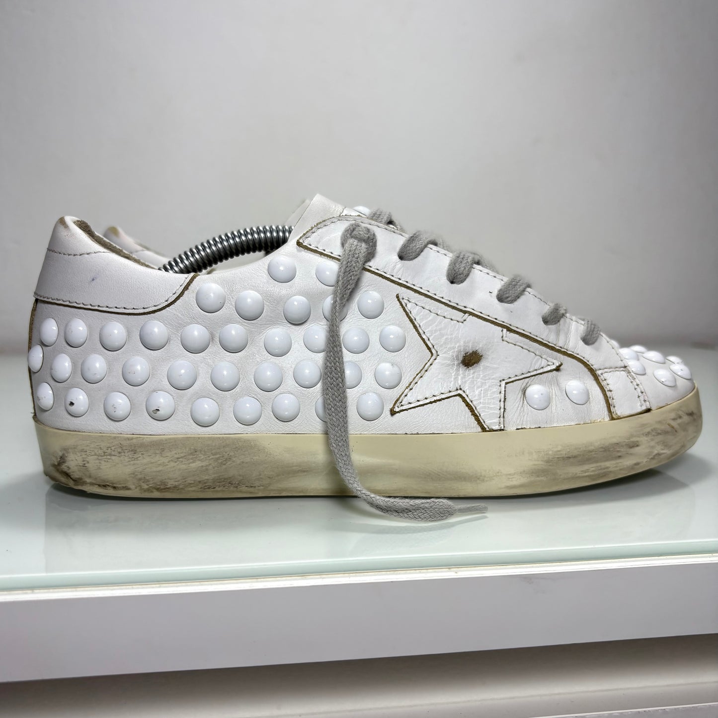Golden goose superstar bianche con borchie bianche 37
