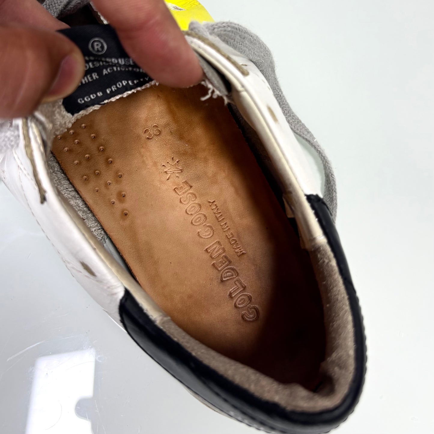 Golden goose superstar in pelle bianche e stella gialla 38