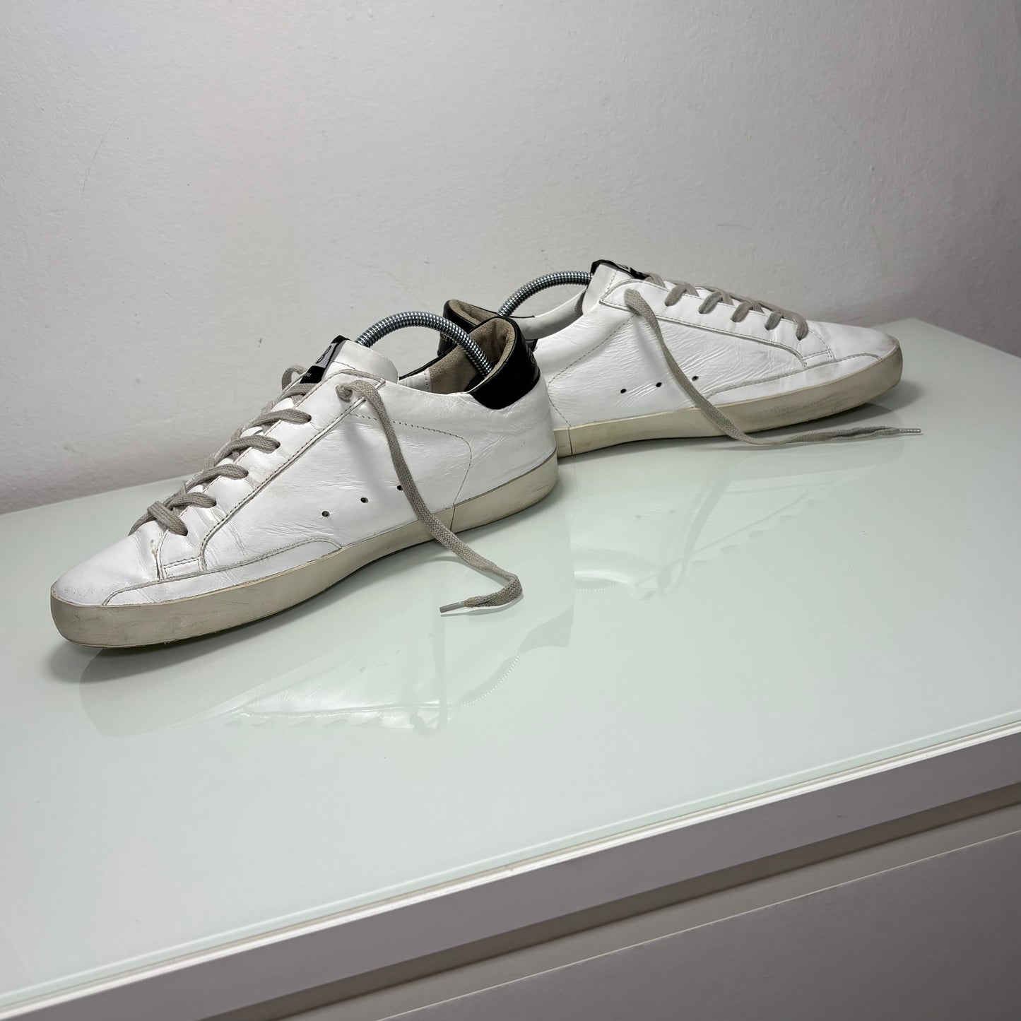 Golden goose Superstar bianco con tallone nero e scritta oro 41