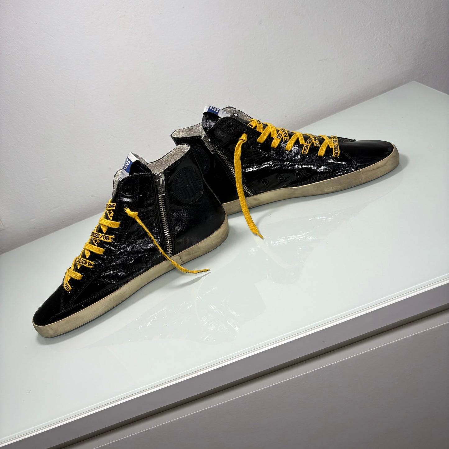 Golden Goose Francy pelle nera lucida e lacci gialli 39