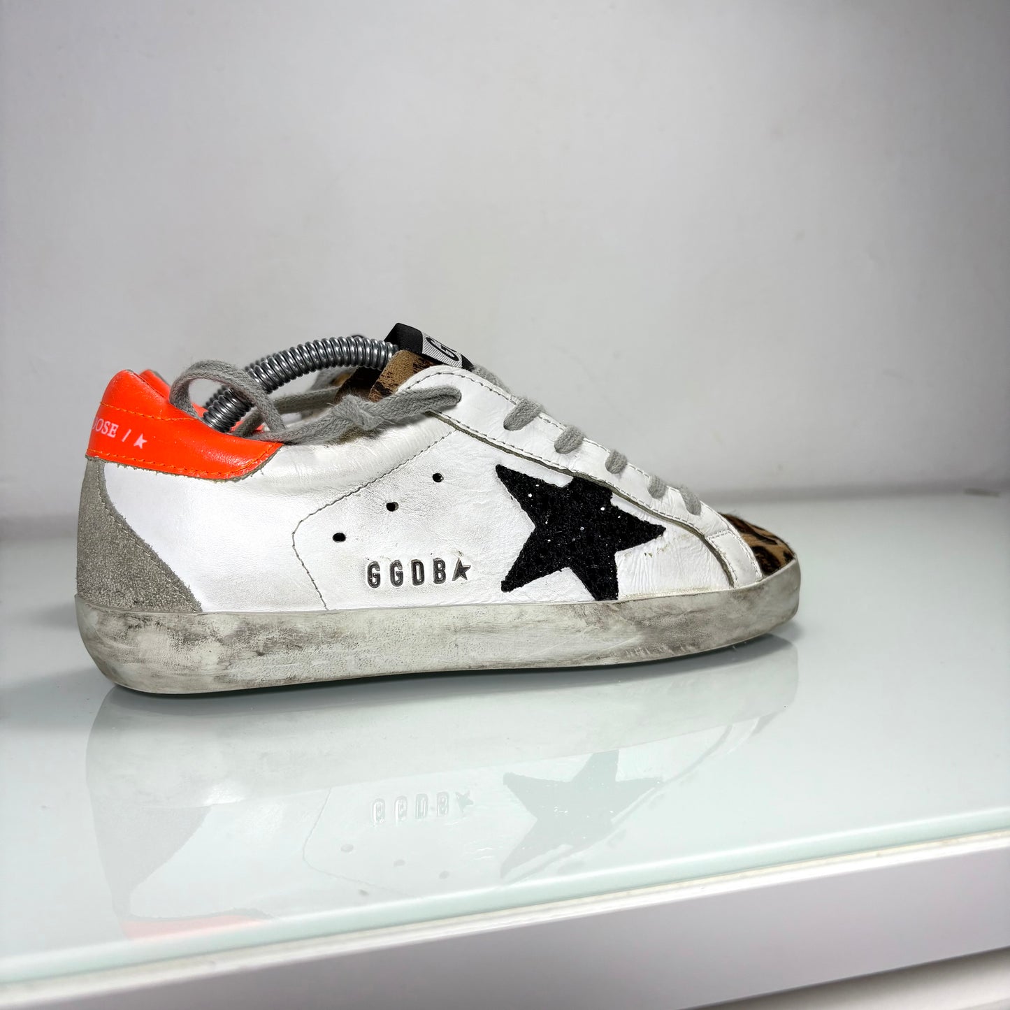 Golden goose superstar bianche tallone arancio e stella nera brillantinata 35