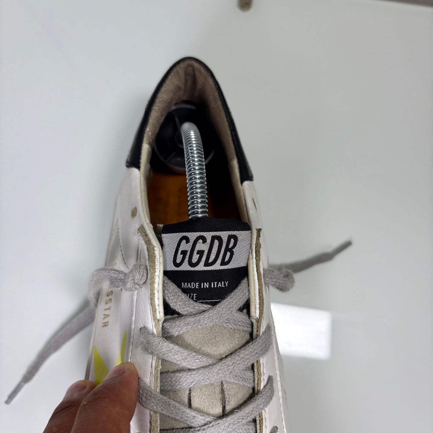Golden goose superstar in pelle bianche e stella gialla 38
