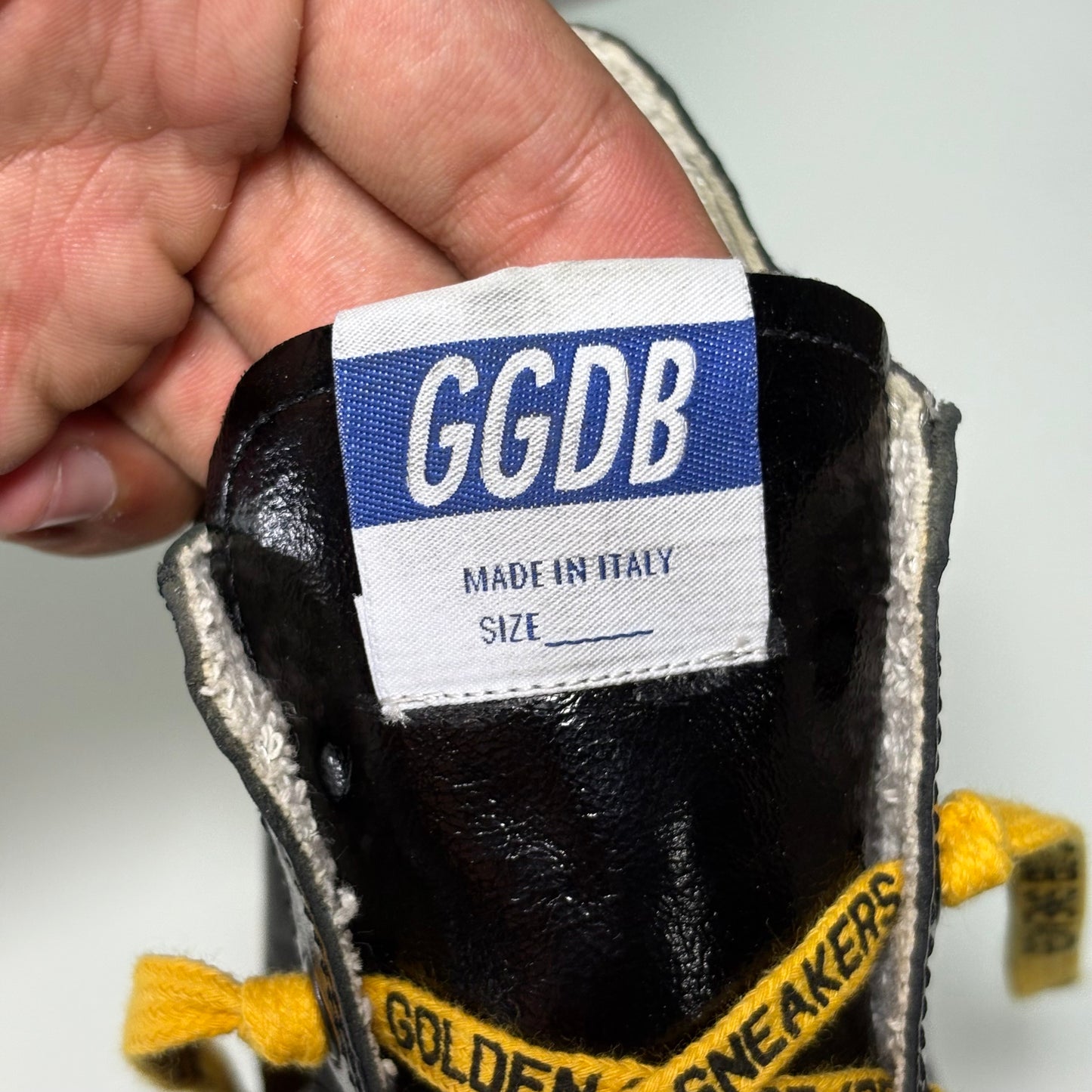 Golden Goose Francy pelle nera lucida e lacci gialli 39