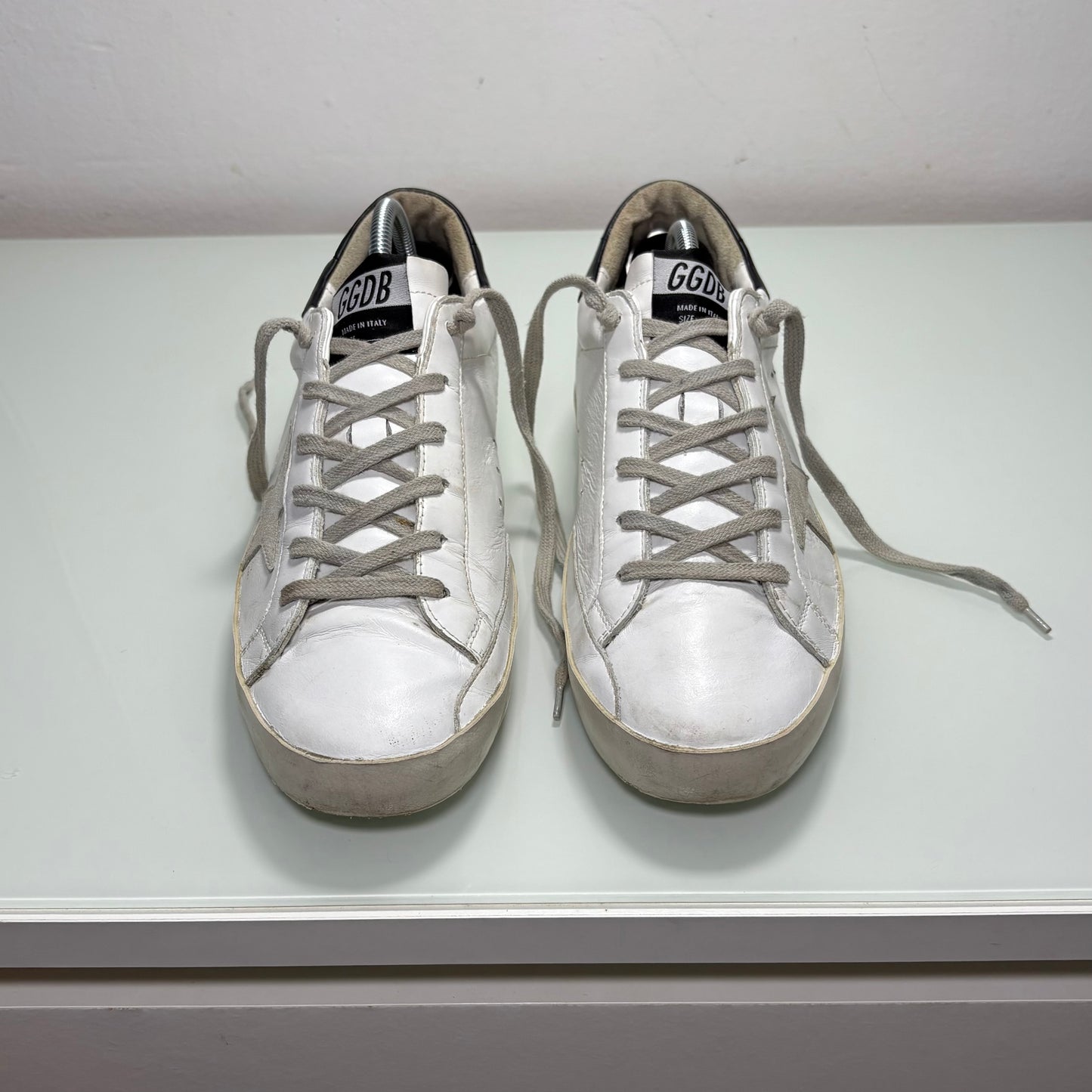 Golden goose Superstar bianco con tallone nero e scritta oro 41