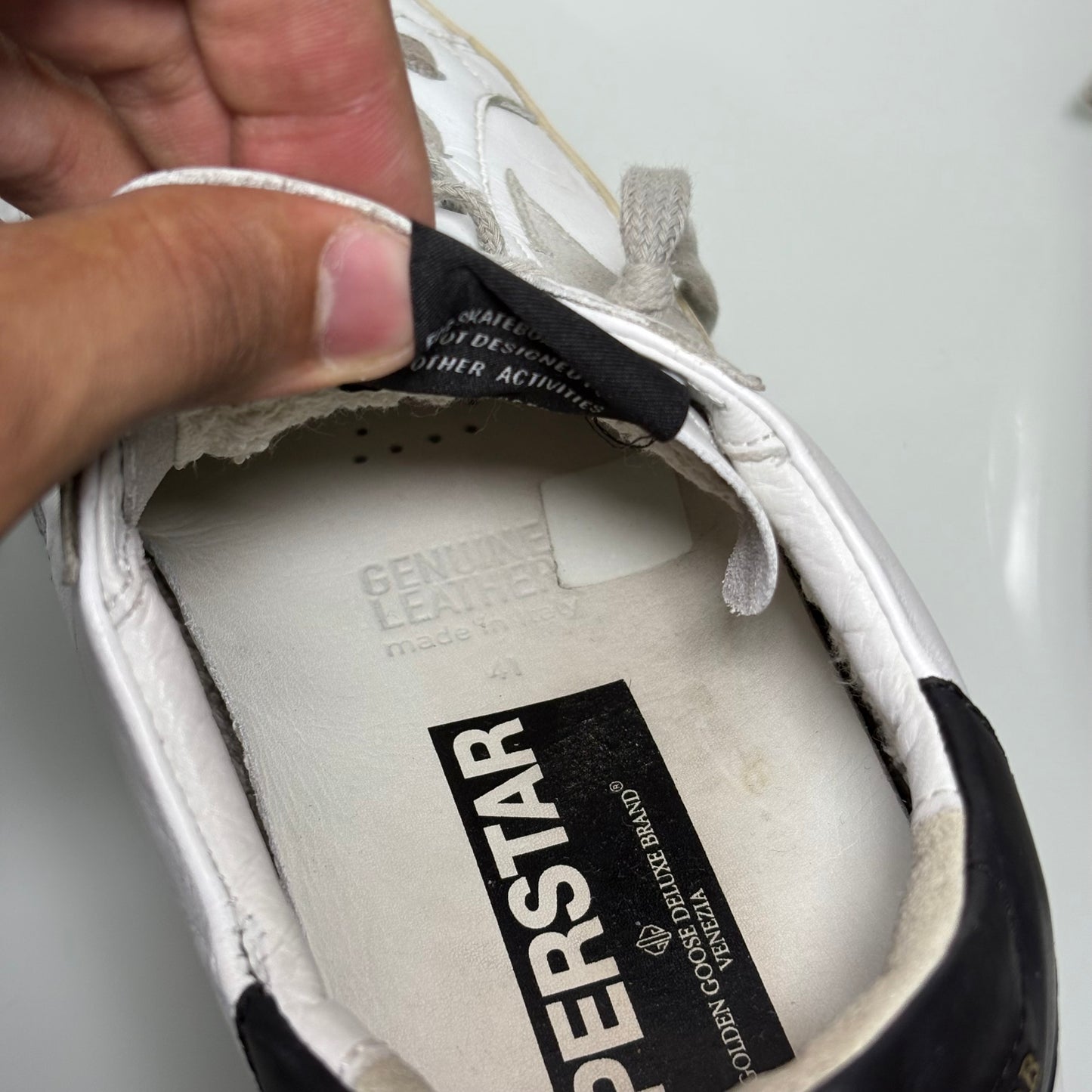 Golden goose Superstar bianco con tallone nero e scritta oro 41