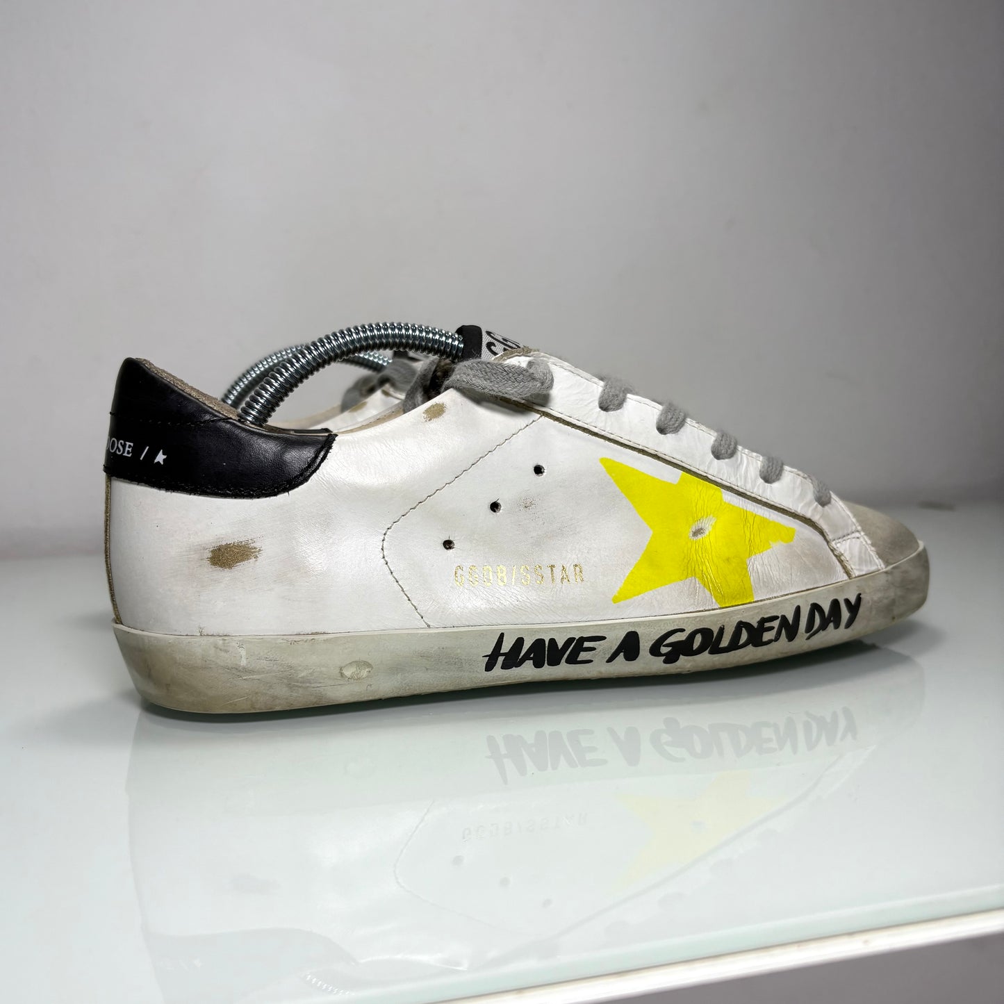 Golden goose superstar in pelle bianche e stella gialla 38