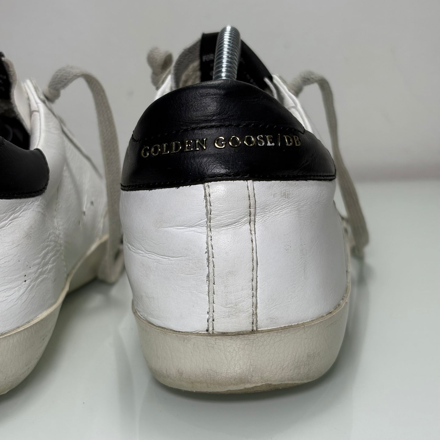 Golden goose Superstar bianco con tallone nero e scritta oro 41