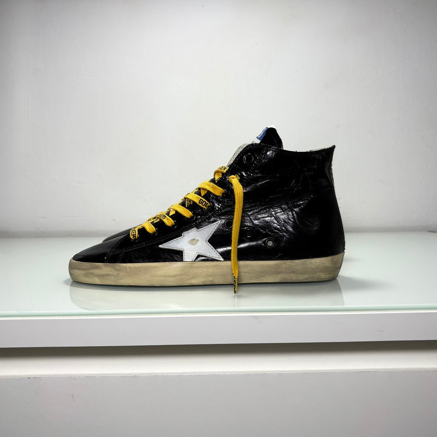 Golden Goose Francy pelle nera lucida e lacci gialli 39