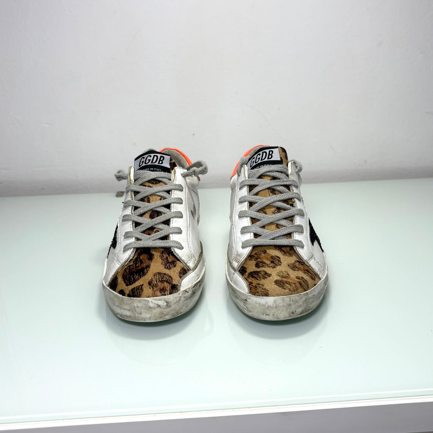 Golden goose superstar bianche tallone arancio e stella nera brillantinata 35