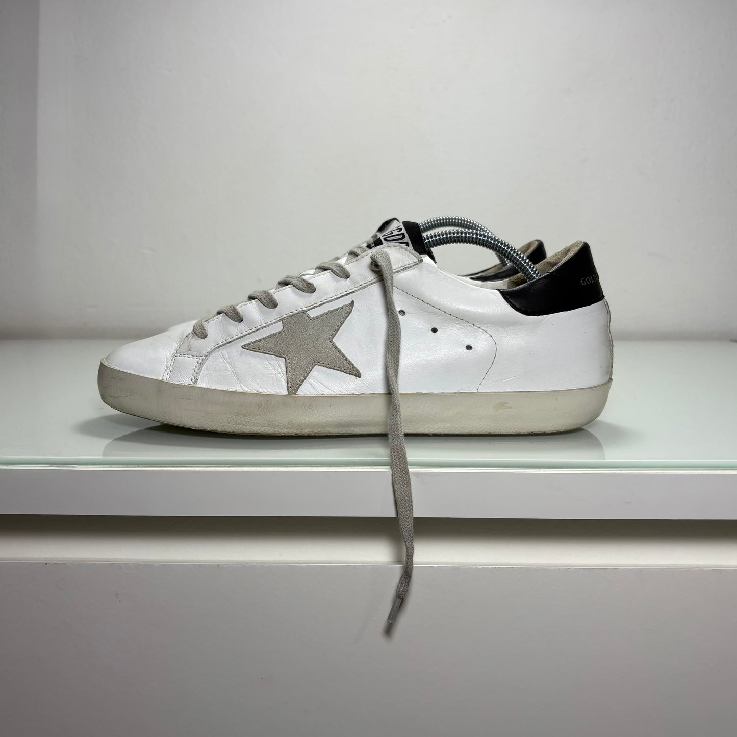 Golden goose Superstar bianco con tallone nero e scritta oro 41