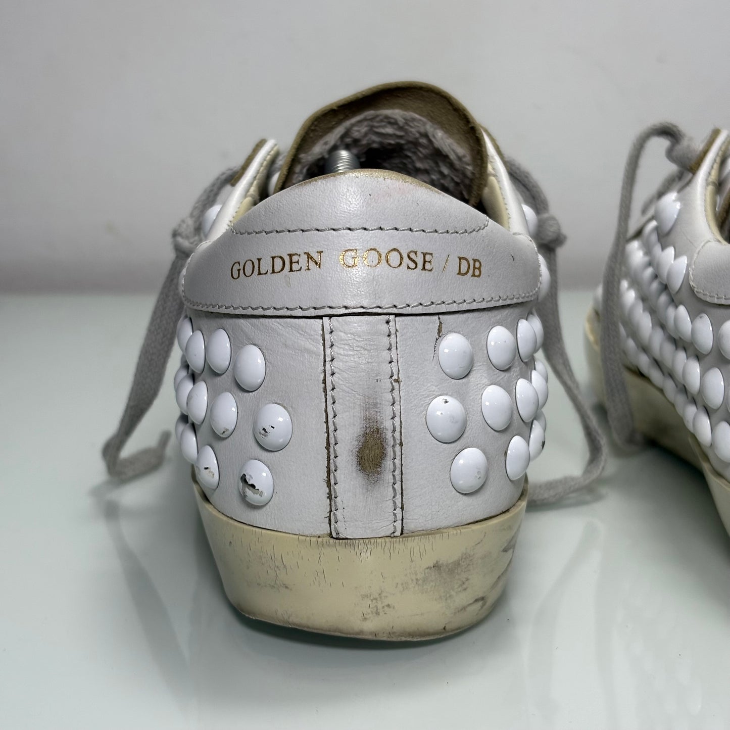 Golden goose superstar bianche con borchie bianche 37