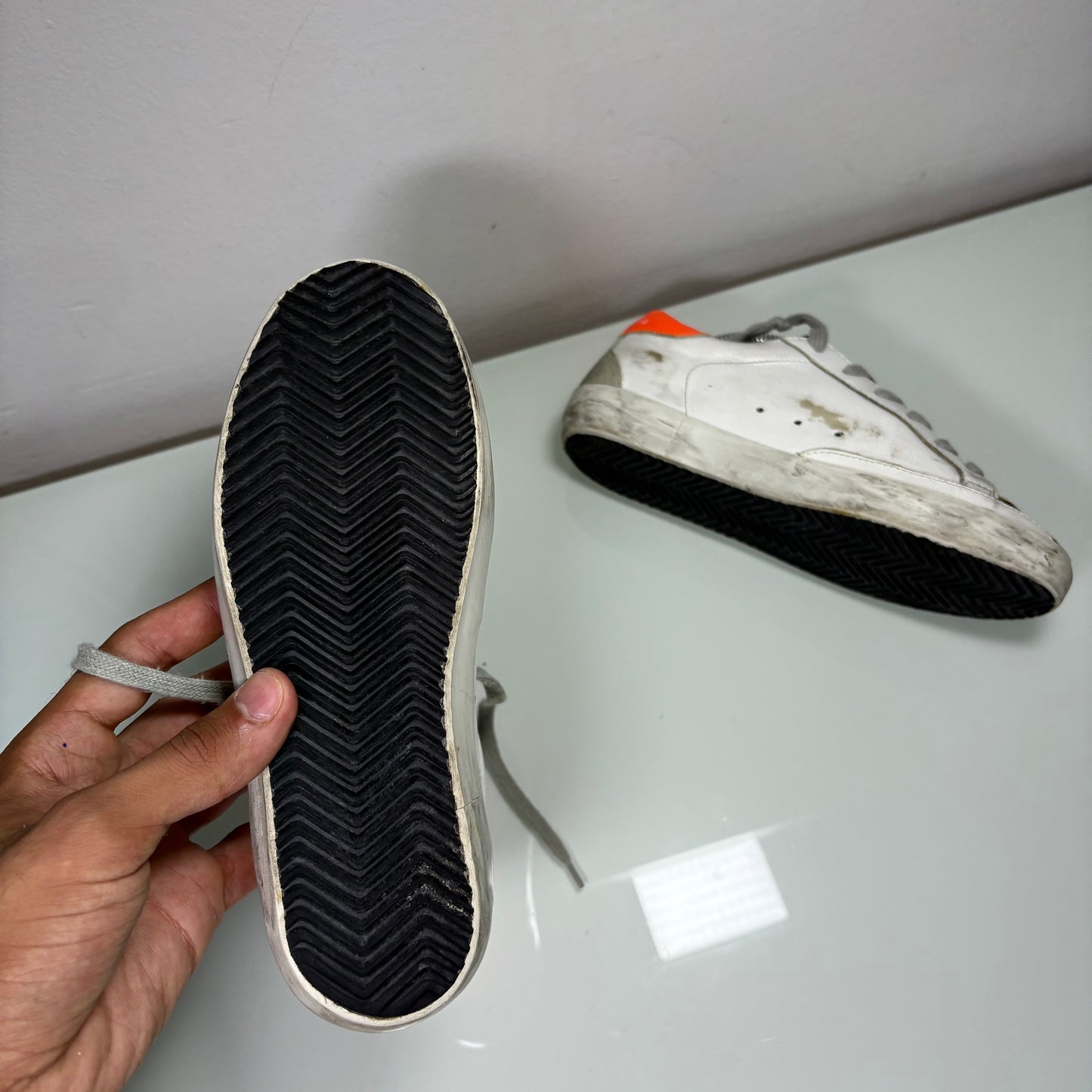 Golden goose superstar bianche tallone arancio e stella nera brillantinata 35