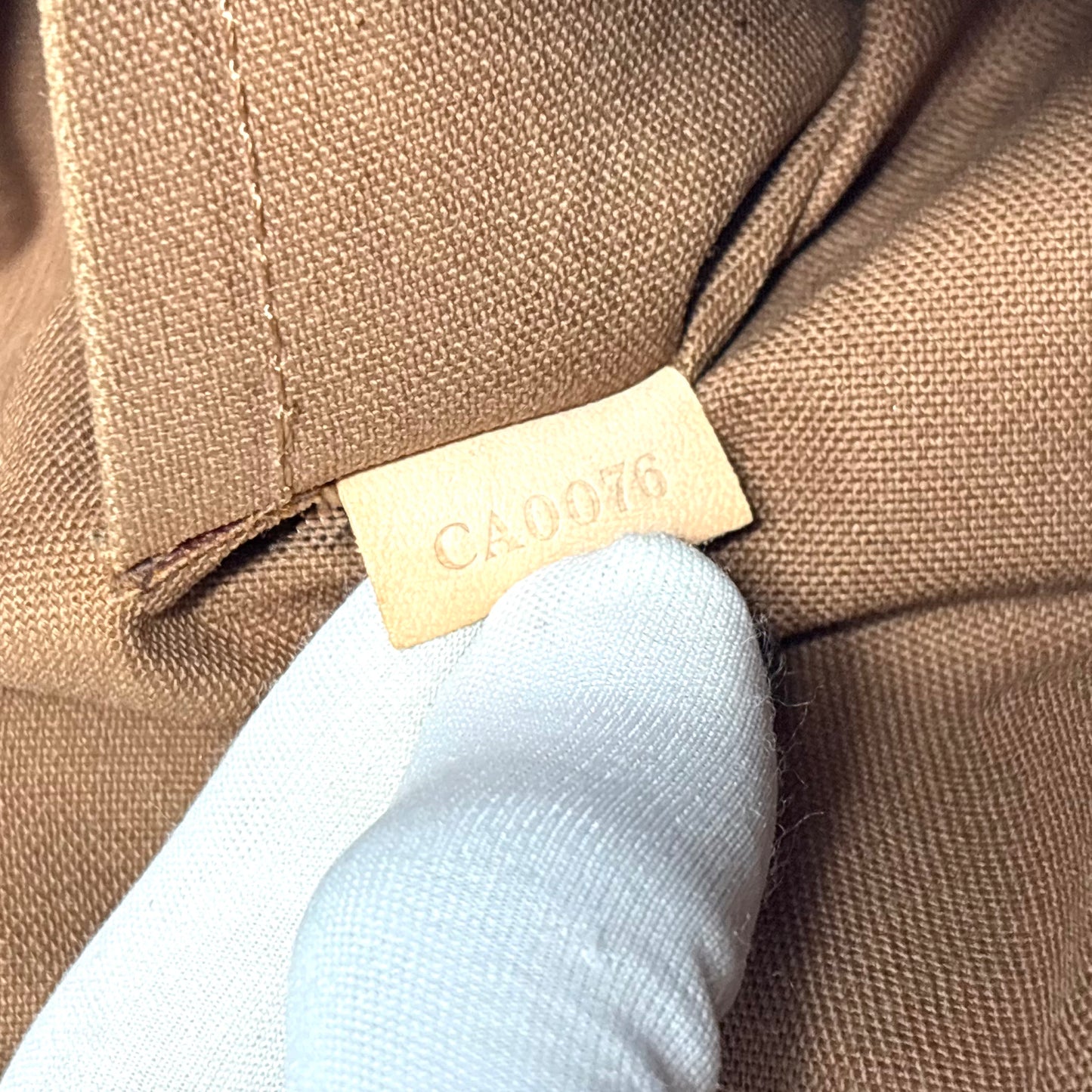 Louis Vuitton Lockit vertical in monogram canvas MM