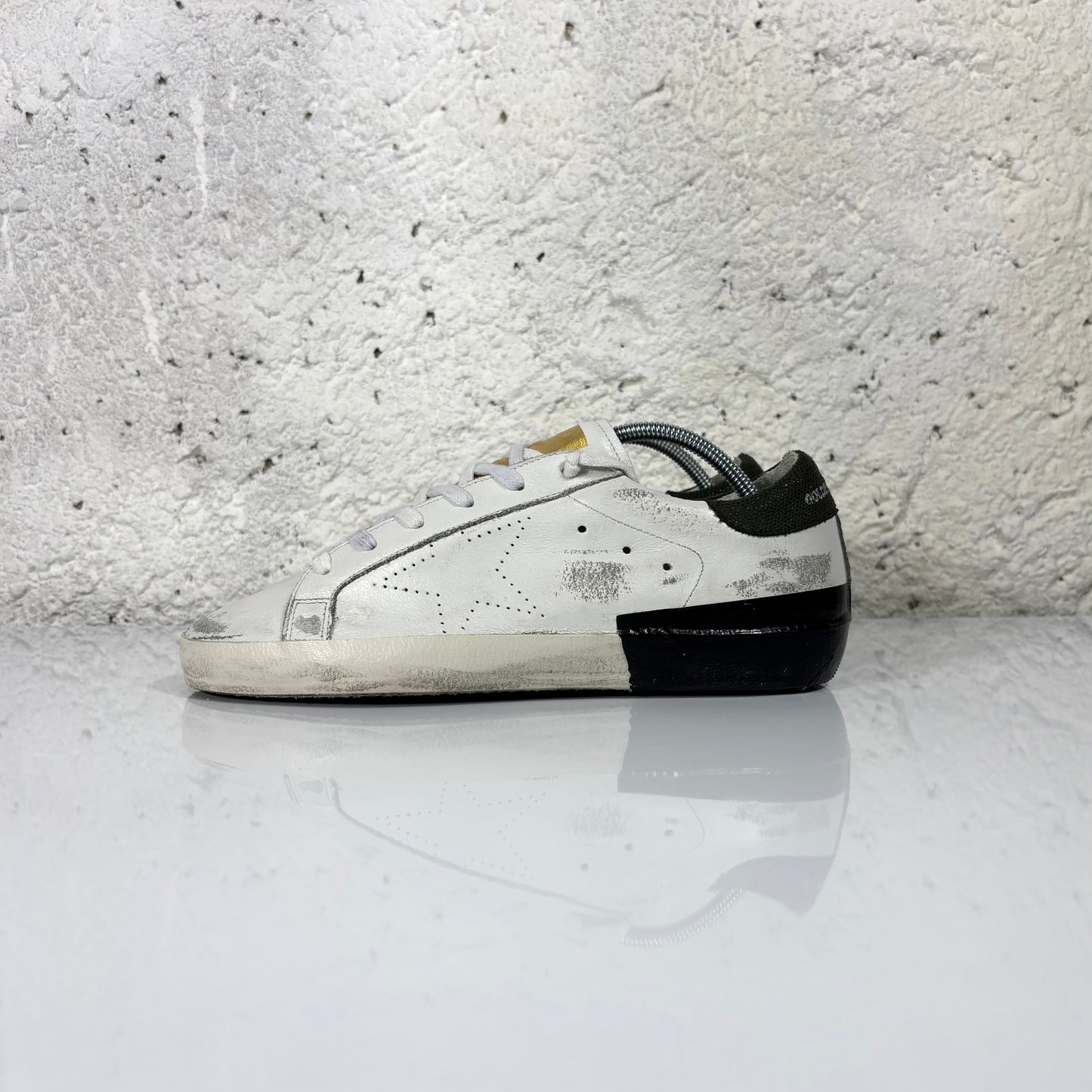 Golden goose Superstar bianche con scotch nero sui lati posteriori 39