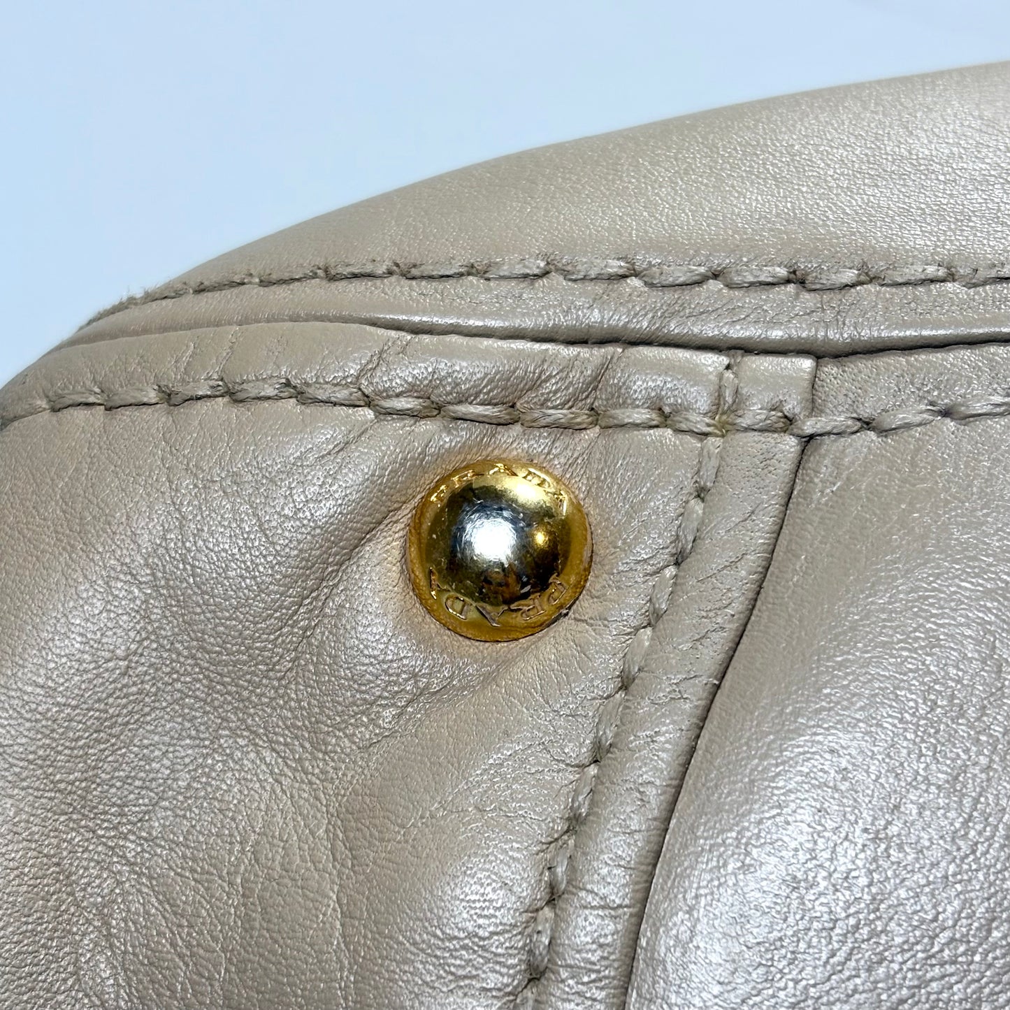 Prada bandoulière in pelle morbida “cammello”