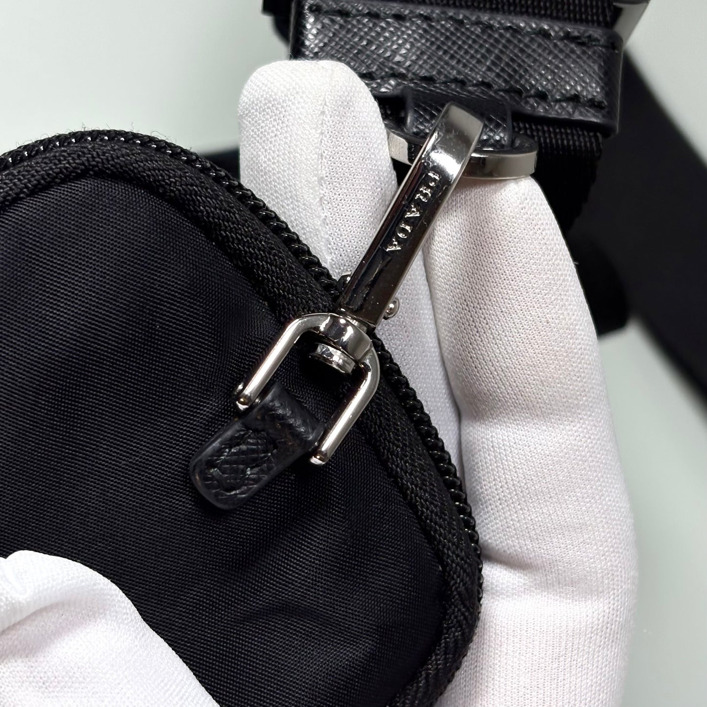 Prada tracolla in Re-Nylon nero