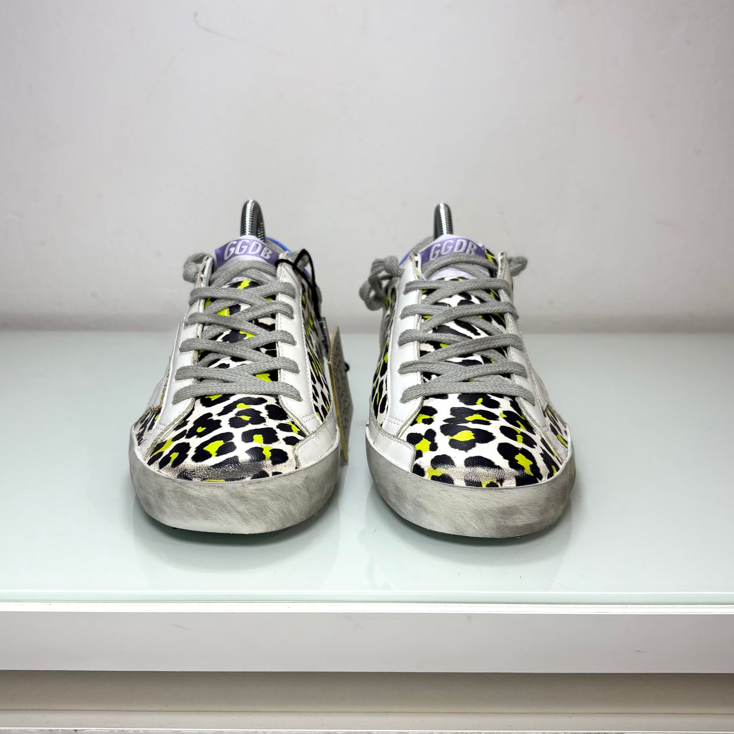 Golden goose Superstar bianche a macchie gialle/ nere e tallone blu 37