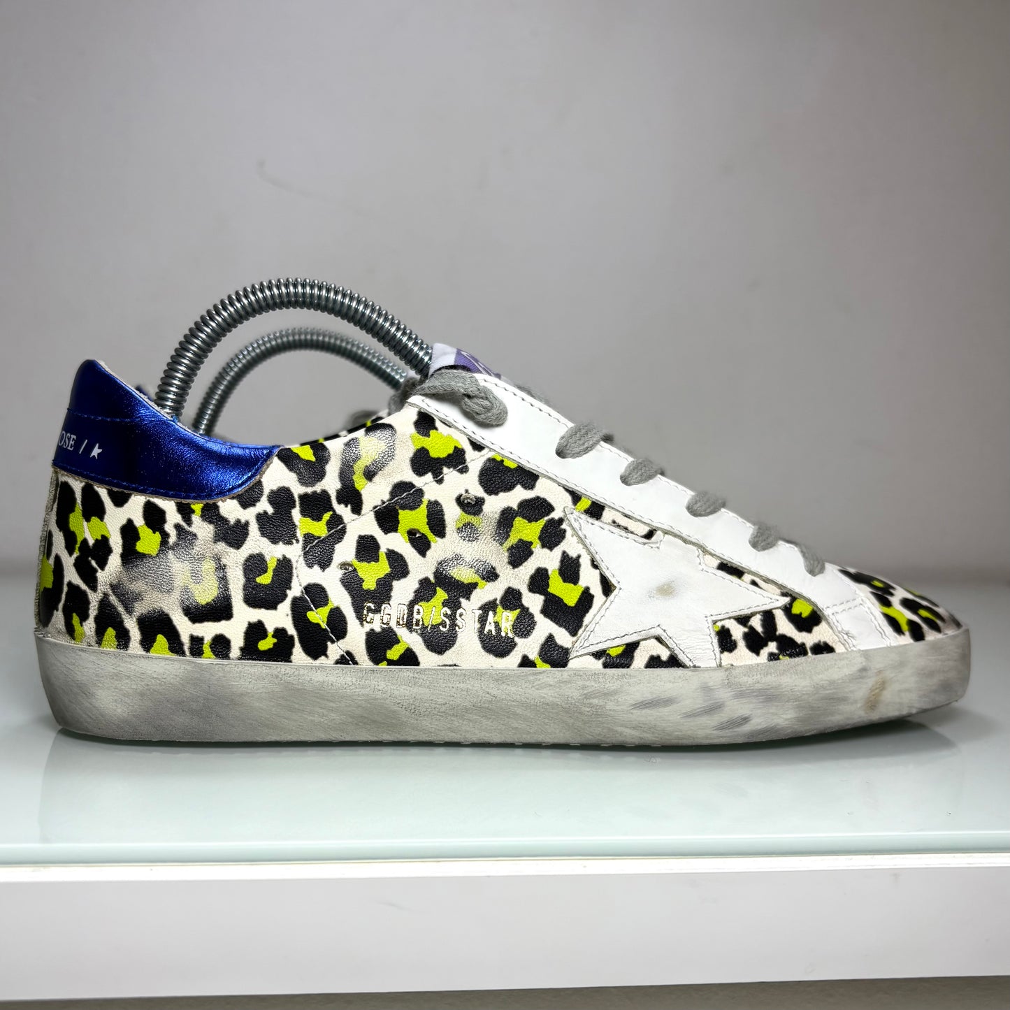 Golden goose Superstar bianche a macchie gialle/ nere e tallone blu 37