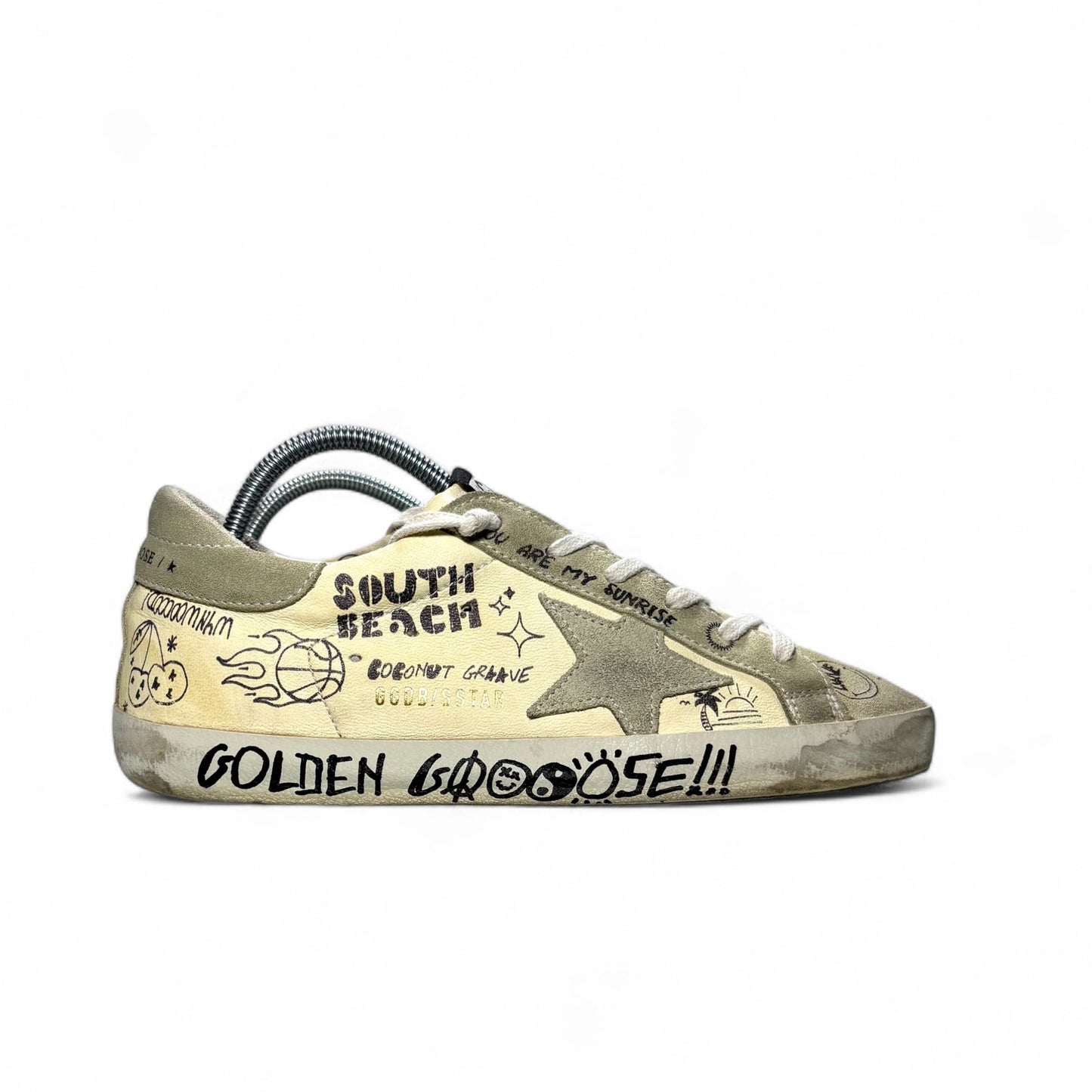 Golden goose Superstar panna e disegni stilizzati 38