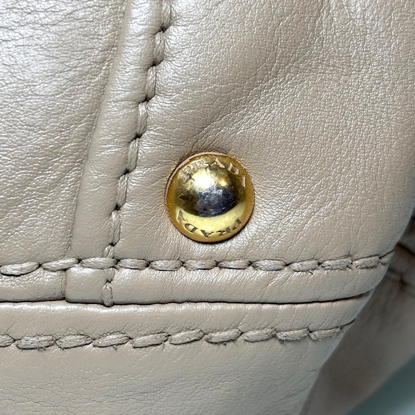 Prada bandoulière in pelle morbida “cammello”