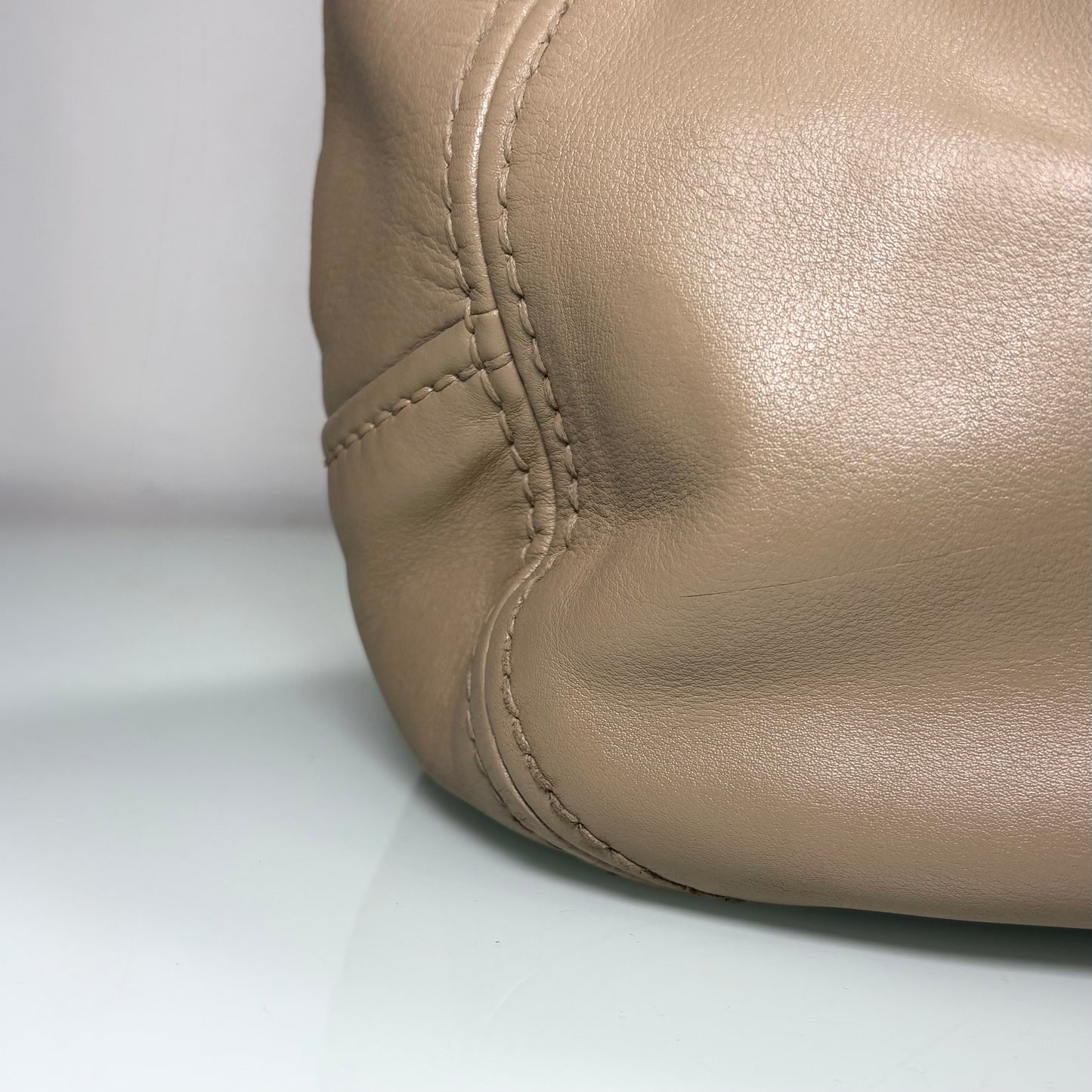 Prada bandoulière in pelle morbida “cammello”