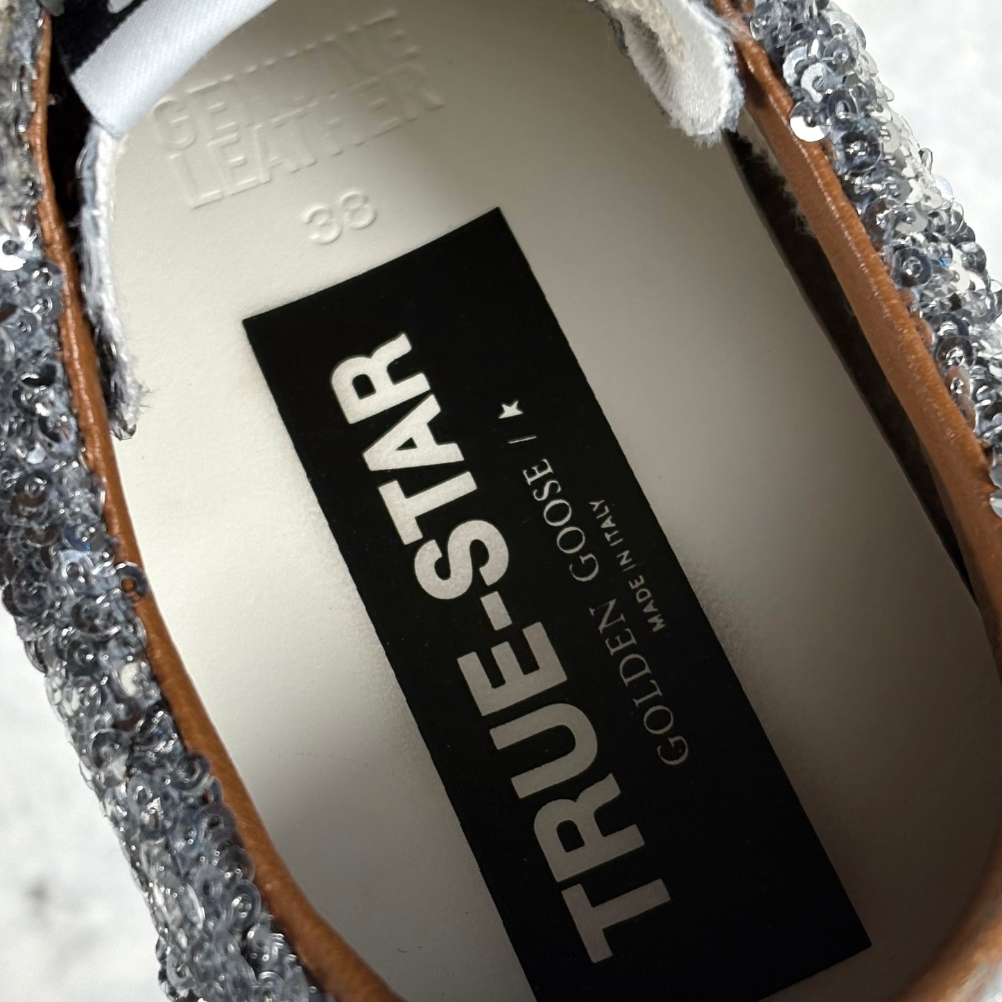 Golden goose True star con le paillettes argento e stella nera in suede 38