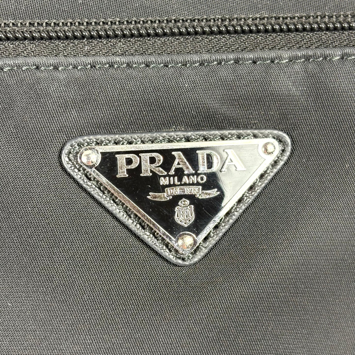 Prada a tracolla in Re-Nylon nero