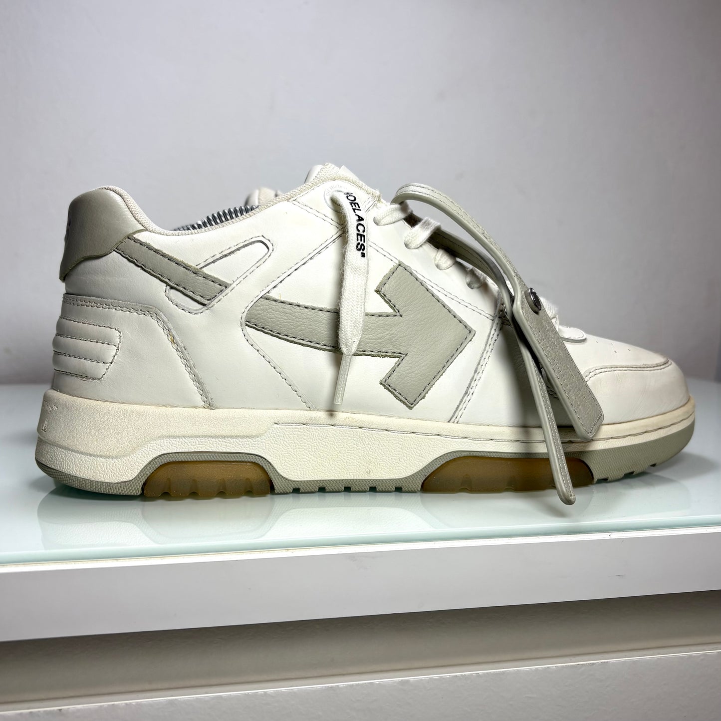 Off white out of office bianco e grigio 42