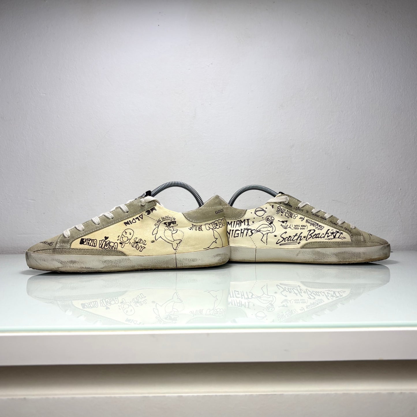 Golden goose Superstar panna e disegni stilizzati 38