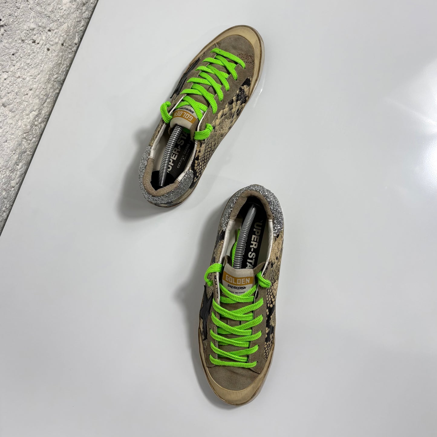 Golden goose Superstar a squame “pitone”, lacci verde talloni brillantinati 37