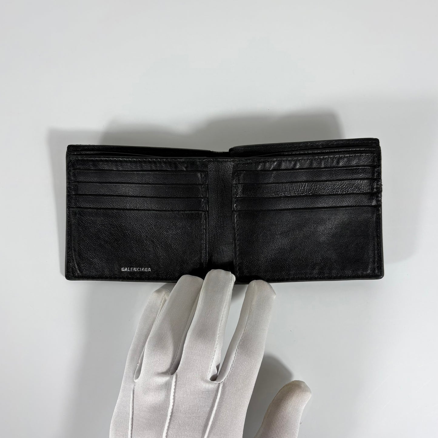 Balenciaga Cash Square in pelle di vitello nera e logo bianco