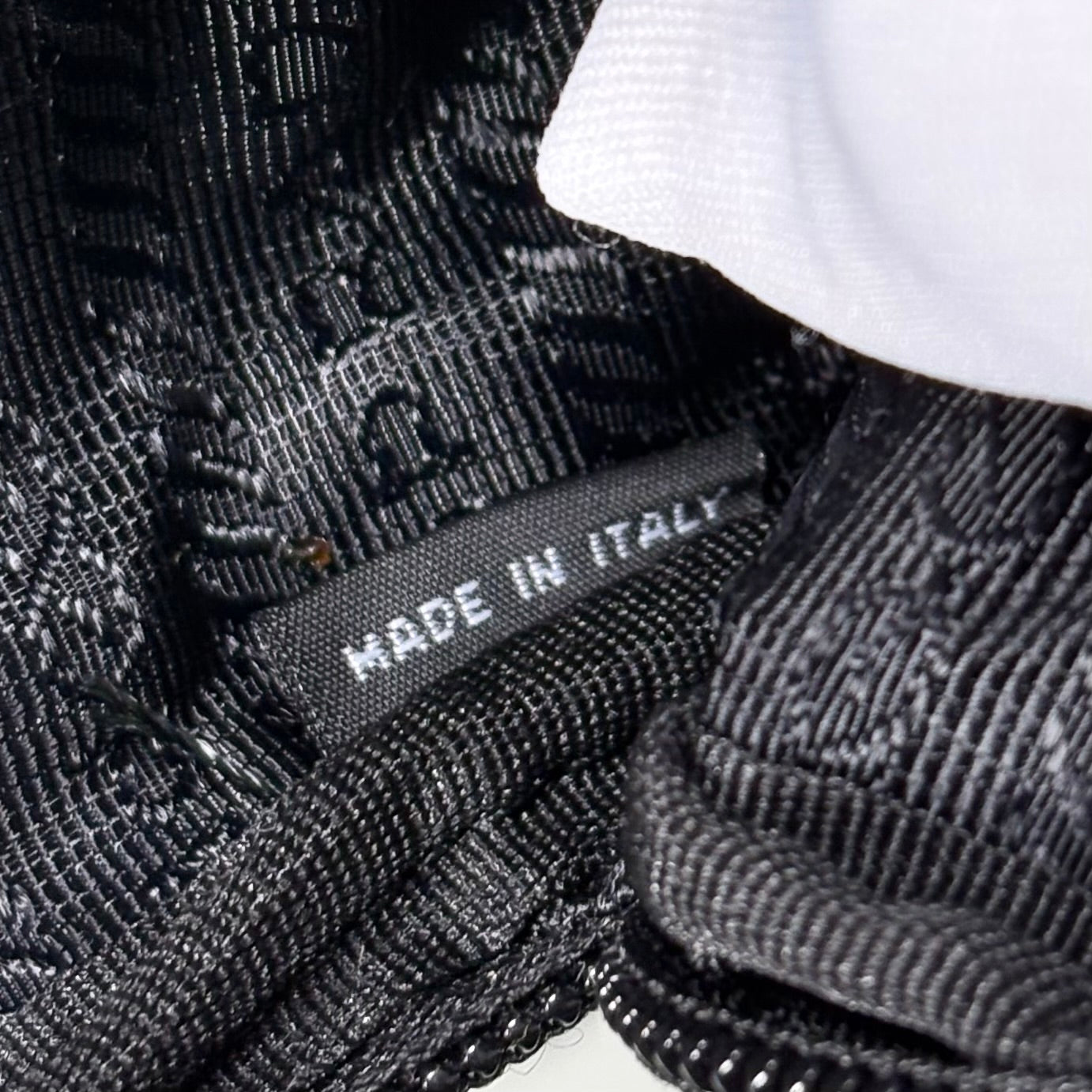 Prada tracolla in Re-Nylon nero