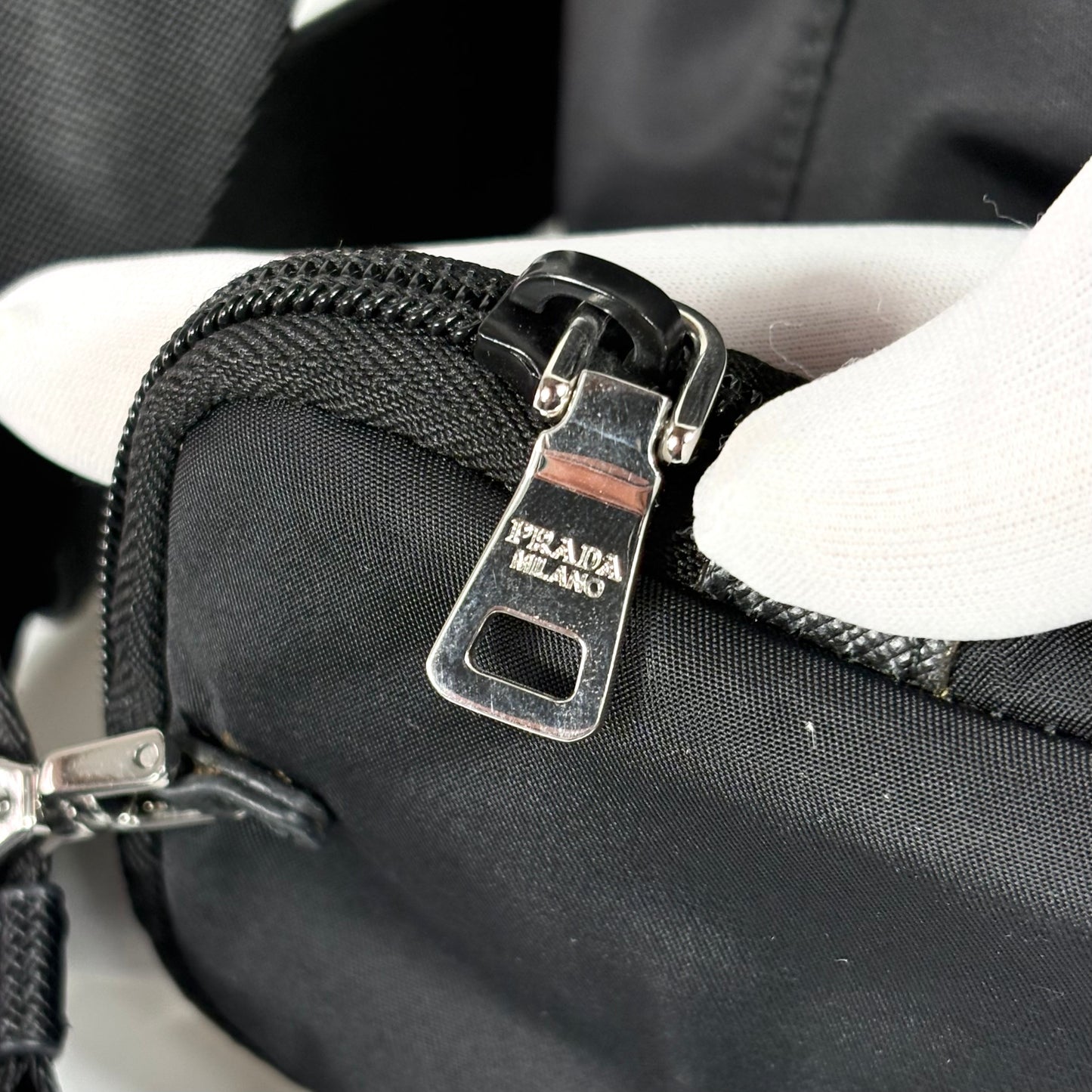Prada a tracolla in Re-Nylon nero